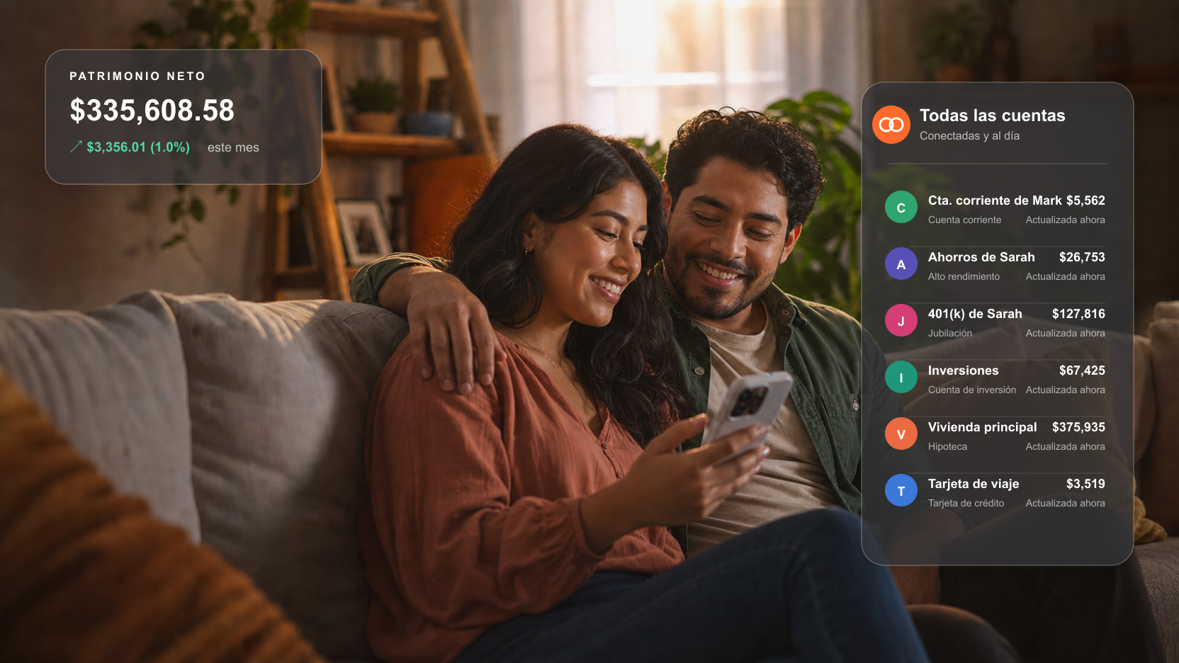 Pareja joven revisando sus finanzas en Rank desde el celular